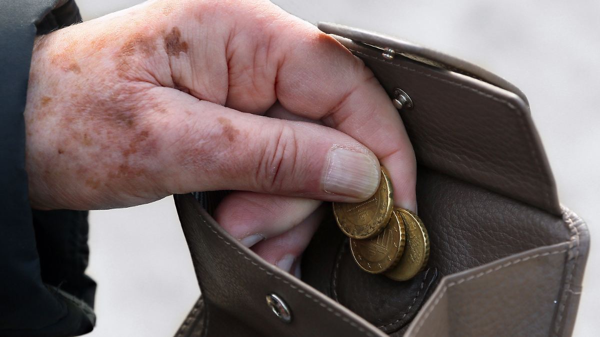 Alterseinkommen sind ungleich verteilt: Jeder fünfte Rentner hat weniger als 1400 Euro im Monat