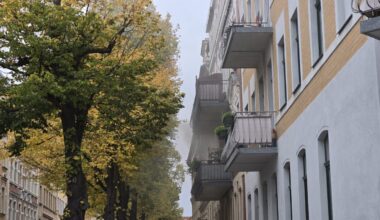 10 Verletzte bei Wohnungsbrand in der Cansteinstraße – Feuerwehr muss Anwohner vom Dach retten – Du bist Halle