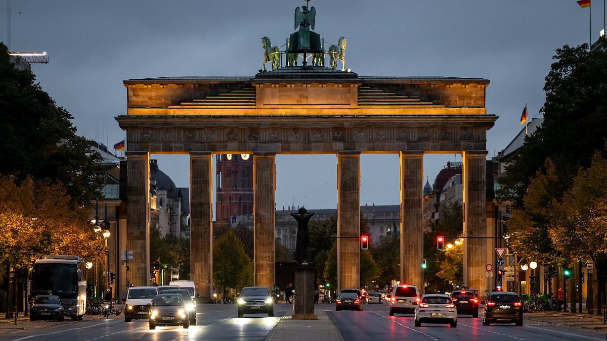 Berlin & Brandenburg: Terror gegen Israel: Gedenken und Mahnwachen in Berlin