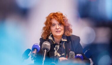 Frankreich: Laure Beccuau, die Frau, die im Louvre-Diebstahl ermittelt - Panorama