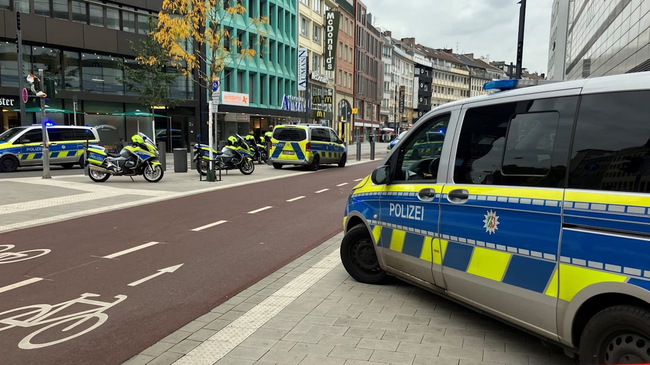 Großeinsatz in Düsseldorf: Polizei schießt Mann vor McDonald’s nieder | Regional