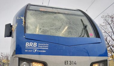 München: Baum stürzt auf Regionalzug – Strecke über Stunden gesperrt - München