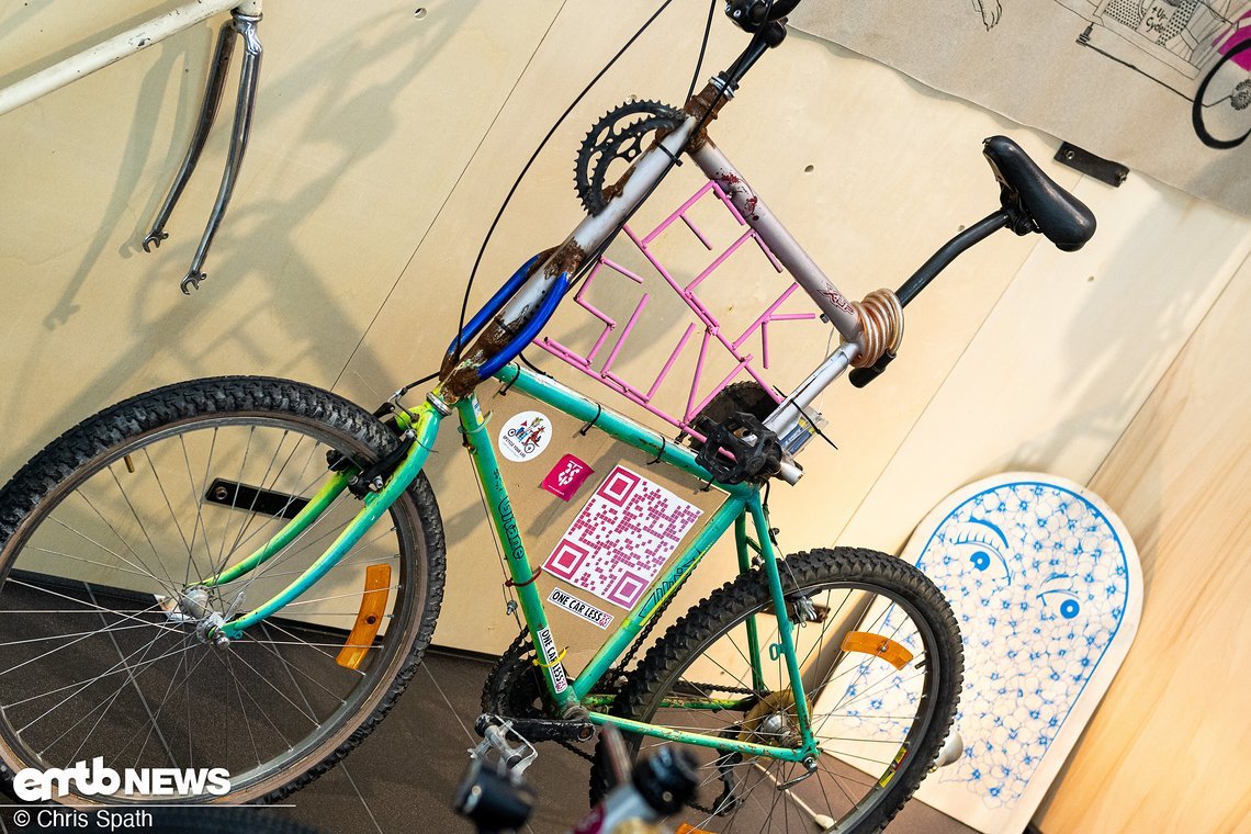 Upcycle sitzt zwar gerne weit oben mit gutem Überblick, aber lieber am Fahrrad, als im SUV. Upcycle sitzt zwar gerne weit oben mit gutem Überblick, aber lieber am Fahrrad, als im SUV.