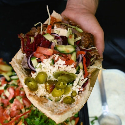 Ein sehr lecker aussehender Döner.