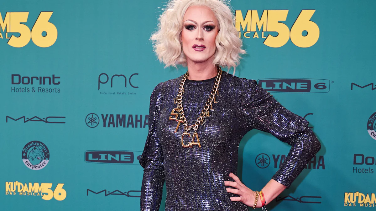 Verdacht auf Kinderpornografie: Ermittlungen gegen Dragqueen Jurassica Parka - Panorama