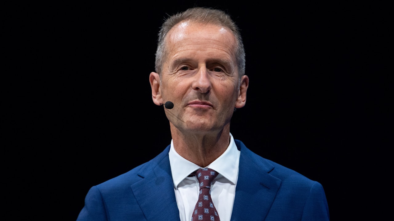 VW zahlt Ex-Boss Diess 24 Mio. Euro in 2 Jahren - obwohl er gefeuert wurde | Politik