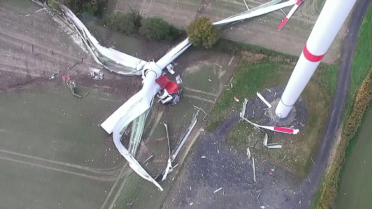 Münstlerland: Windrad kracht auf Acker | Regional