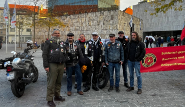 Biker bewachen Münchner Synagoge an Jom Kippur
