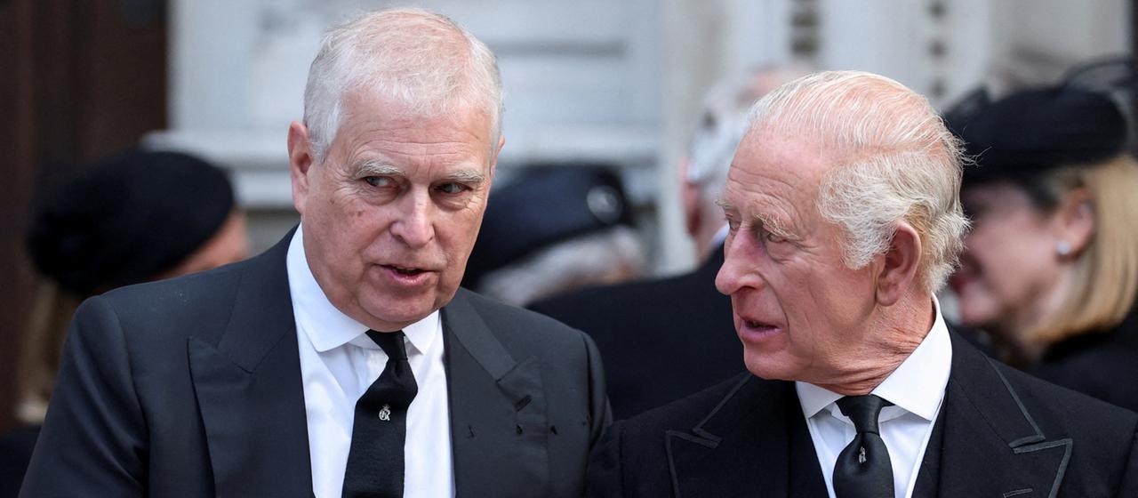 Prinz Andrew und König Charles III. | REUTERS Prinz Andrew und König Charles III.