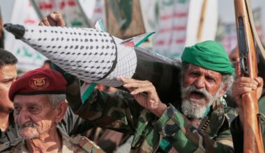 Trauernde bei der Beerdigung der Hamas-Geisel Tamir Nimrodi: Die Hamas hält weiter eine Vielzahl der Leichen zurück.
