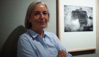 AP-Fotografin Anja Niedringhaus bei einer Ausstellung ihrer Bilder in Berlin. Niedringhaus wurde getötet und ein AP-Reporter am 4. April 2014 verwundet, als ein afghanischer Polizist im Osten Afghanistans auf ihren Wagen schoss.