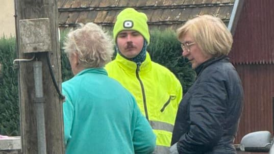 Mann plündert komplette Bücherbox – Anwohner beschuldigen „Anzeigenhauptmeister“