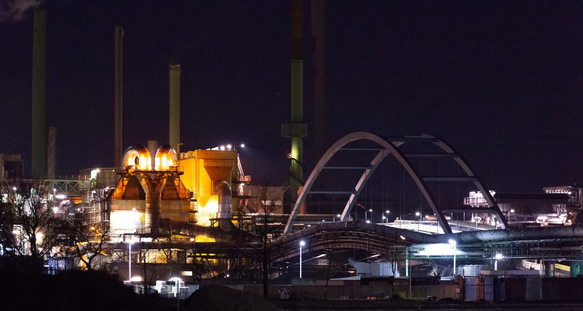 Schute rammt Spundwand bei Aurubis