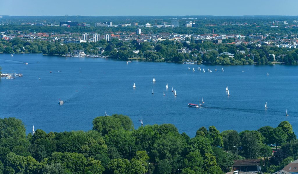 Klamotten gefunden: Großeinsatz auf der Hamburger Außenalster