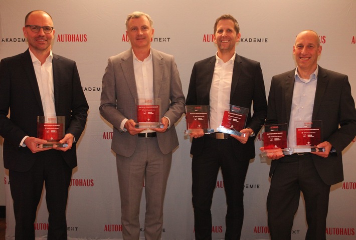 AUTOHAUS VersicherungsMonitor 2025 / Doppelsieg für die BMW Bank: Auszeichnung in den Kategorien "Deutsche Premiumfabrikate" und "Aufsteiger des Jahres"