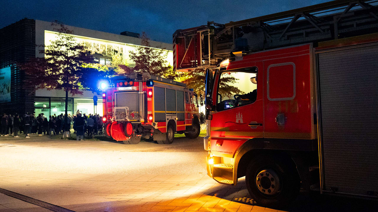 BBL: Halle evakuiert! Feuerwehr rückt bei Hamburg Towers an | Sportmix