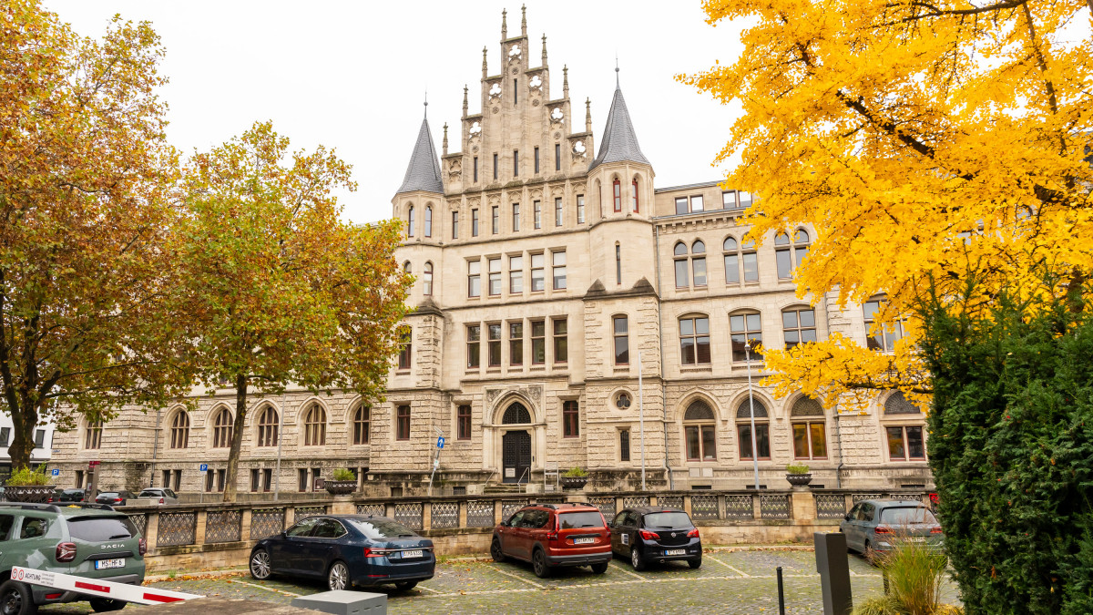 Kopftuch im Gerichtssaal: Oberlandesgericht Braunschweig hat entschieden