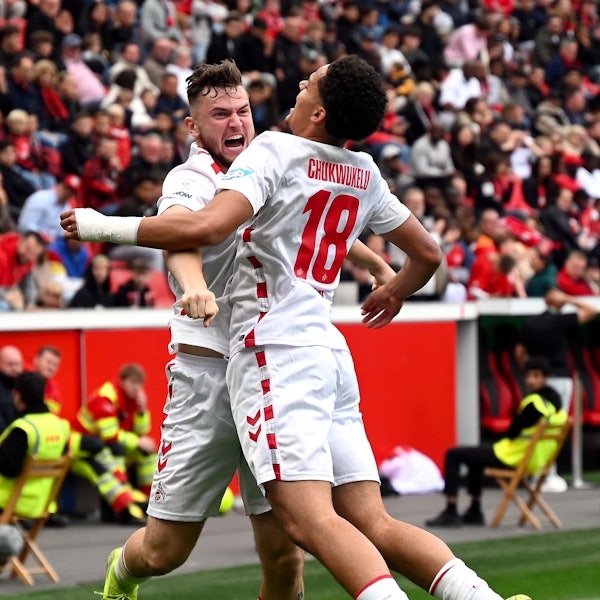 18.056.2025,Fussball-A-Junioren Bundesliga Finale

Bayer 04 Leverkusen - 1. FC Köln

links: Luis Stapelmann (Köln Torschütze zum 4:5)
rechts: Chinedu Chukwukelu (Köön)

Foto: Uli Herhaus