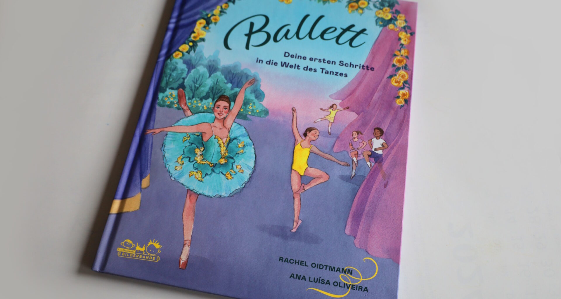 Ein großes Bilderbuch über das, was Ballett auch für Kinder spannend macht · Leipziger Zeitung