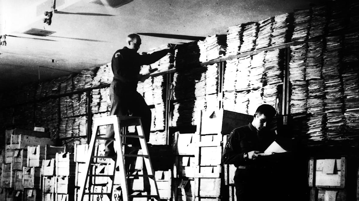 NSDAP-Mitgliederkartei: „Das wird die Säuberungsaktion in Deutschland beträchtlich erleichtern“