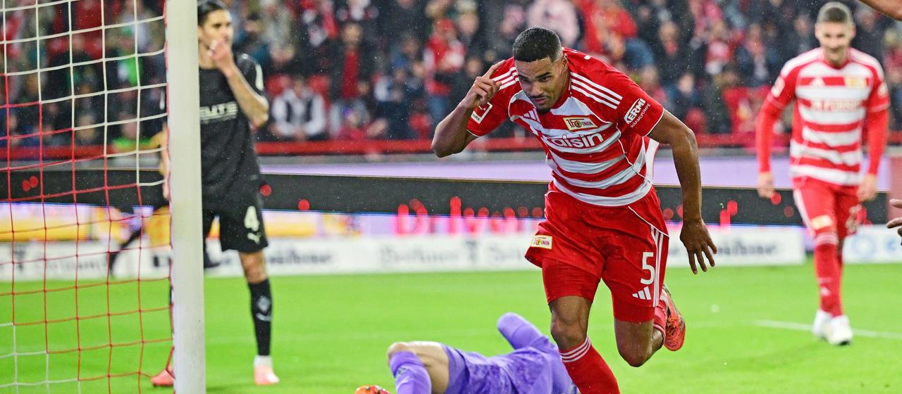 Danilho Doekhi bejubelt seinen Treffer zum 1:0