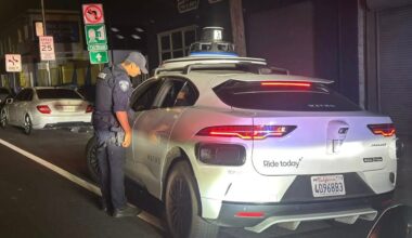 Damit hatte KI’ner gerechnet: Polizei hält Robo-Taxi an! Und hat ein Problem | News
