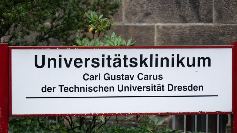 Blick auf das Vorstandsgebäude des Dresdner Universitätsklinikum (Archivbild). Blick auf das Vorstandsgebäude des Dresdner Universitätsklinikum (Archivbild).