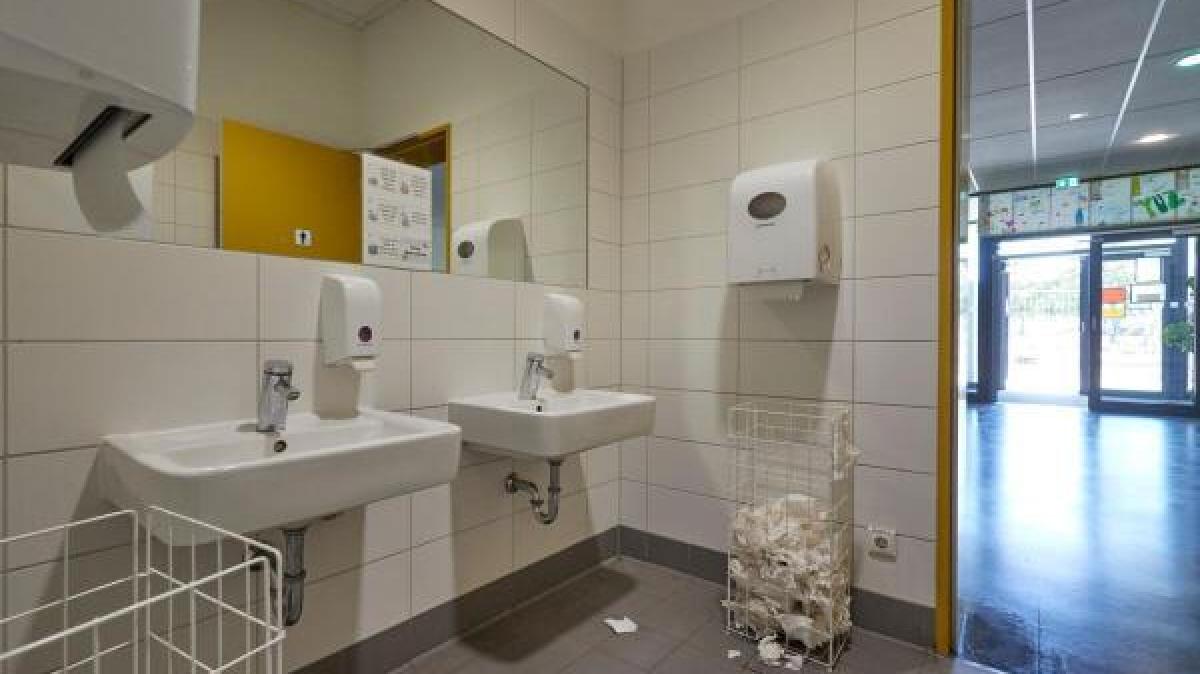 Warum sollten Augsburger Schüler nicht beim Putzen helfen?