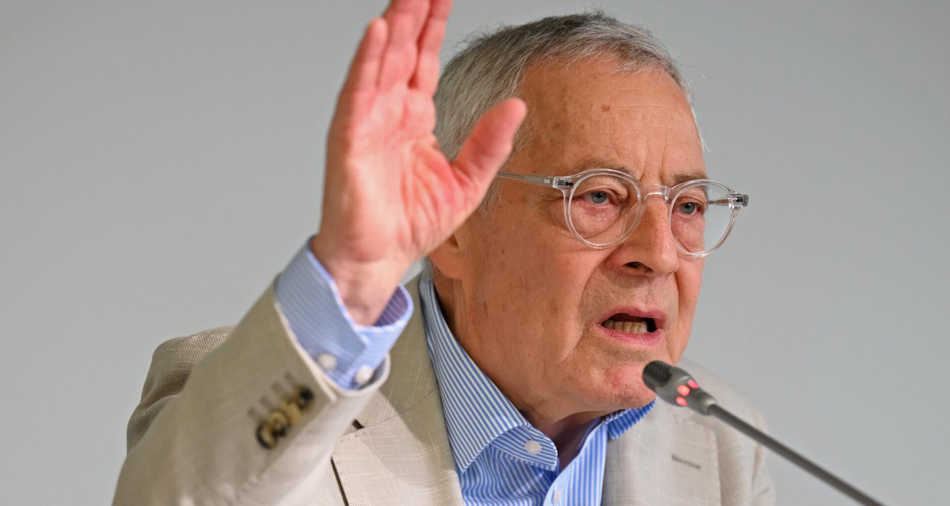 Ticker zur Buchmesse 2025 ➤ Historiker Schlögel hält Wehrpflicht für notwendig | hessenschau.de