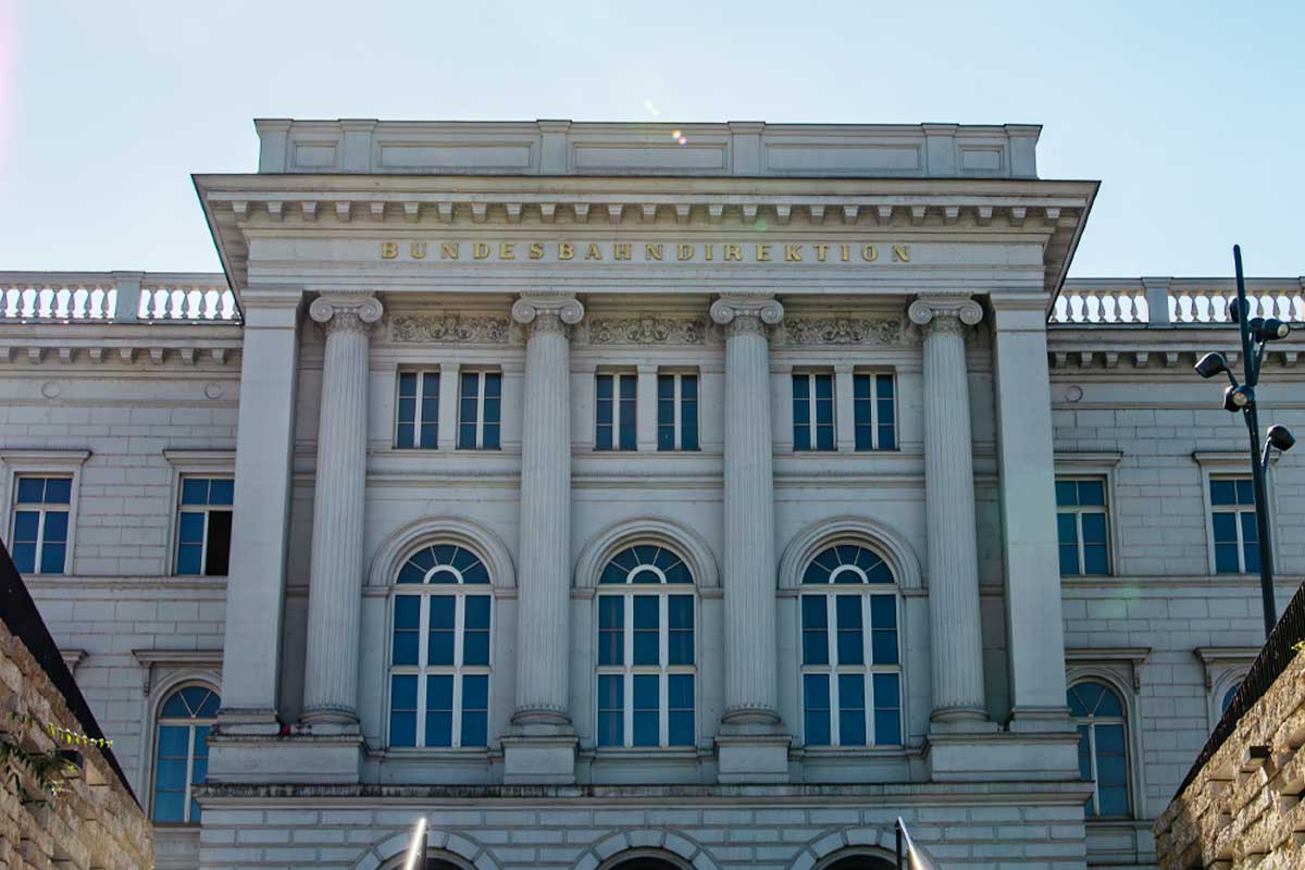 Bergische Universität zieht in die Bundesbahndirektion am Döppersberg ein - blickfeld