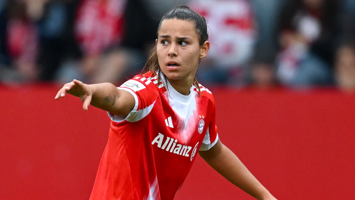 Sorge um Lena Oberdorf: Es ist dasselbe Knie wie 2024 - Sport