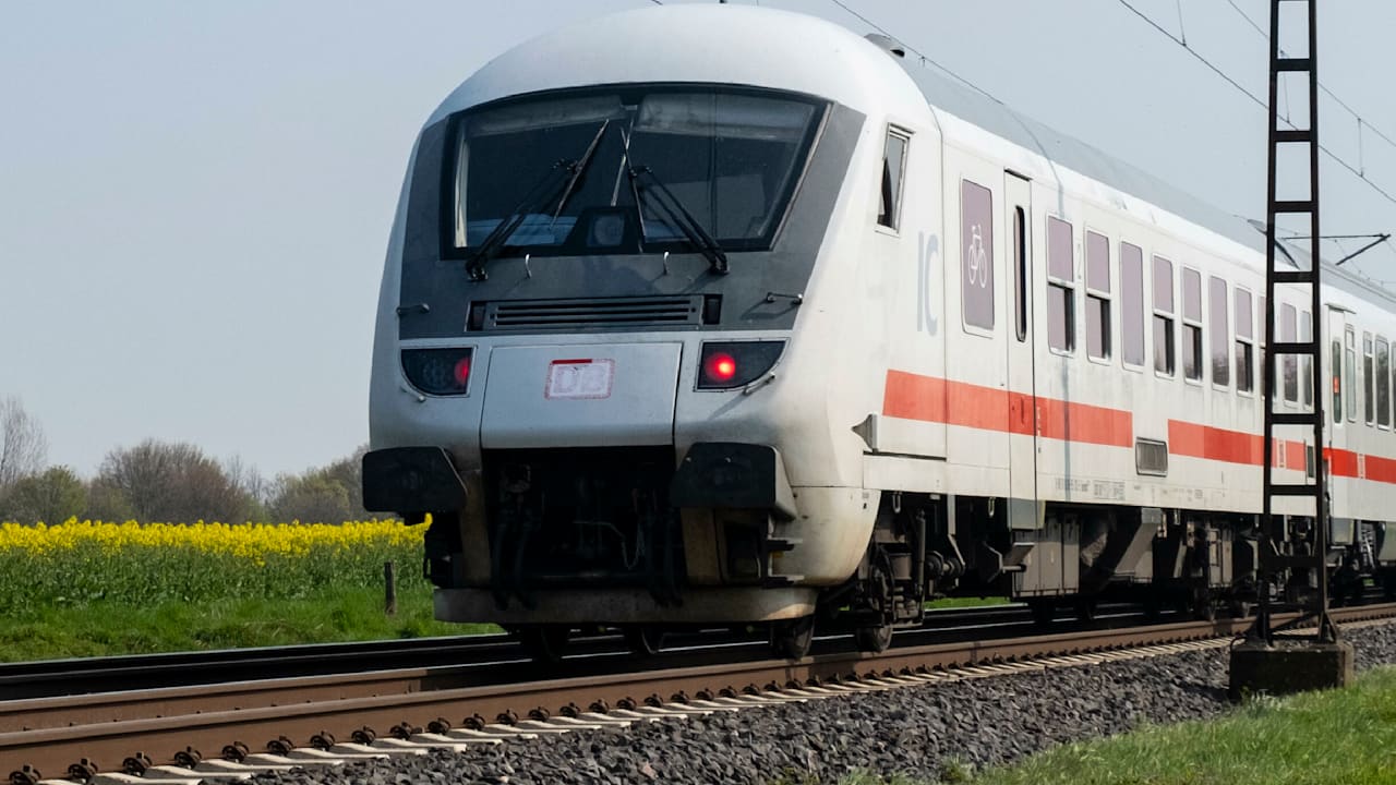 Zwischen Dresden und Hannover: Fahrgäste 3 Stunden in IC gefangen | Regional