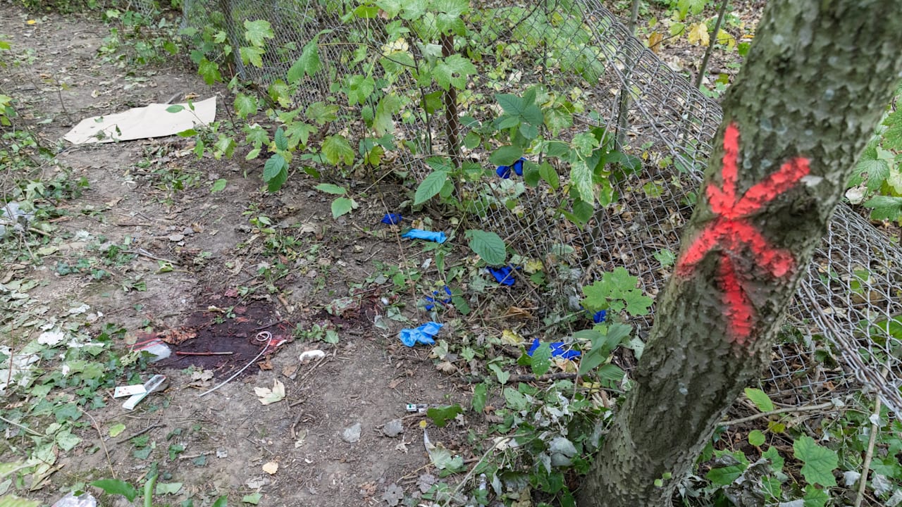 Mann (25) in Neuss erstochen: Mysteriöses Tötungsdelikt am Friedhof | Regional