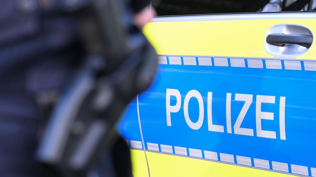 Mann randaliert in Halle-Trotha und verletzt drei Polizisten