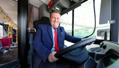 Dr. Omnibus aus Hamburg: Dieser Busfahrer ist eigentlich Zahnarzt | Regional