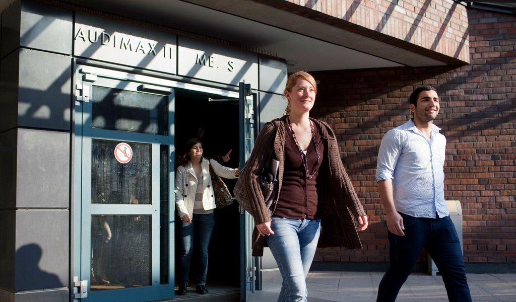 Warnung vor Drückerkolonnen auf dem Hamburger Uni-Campus