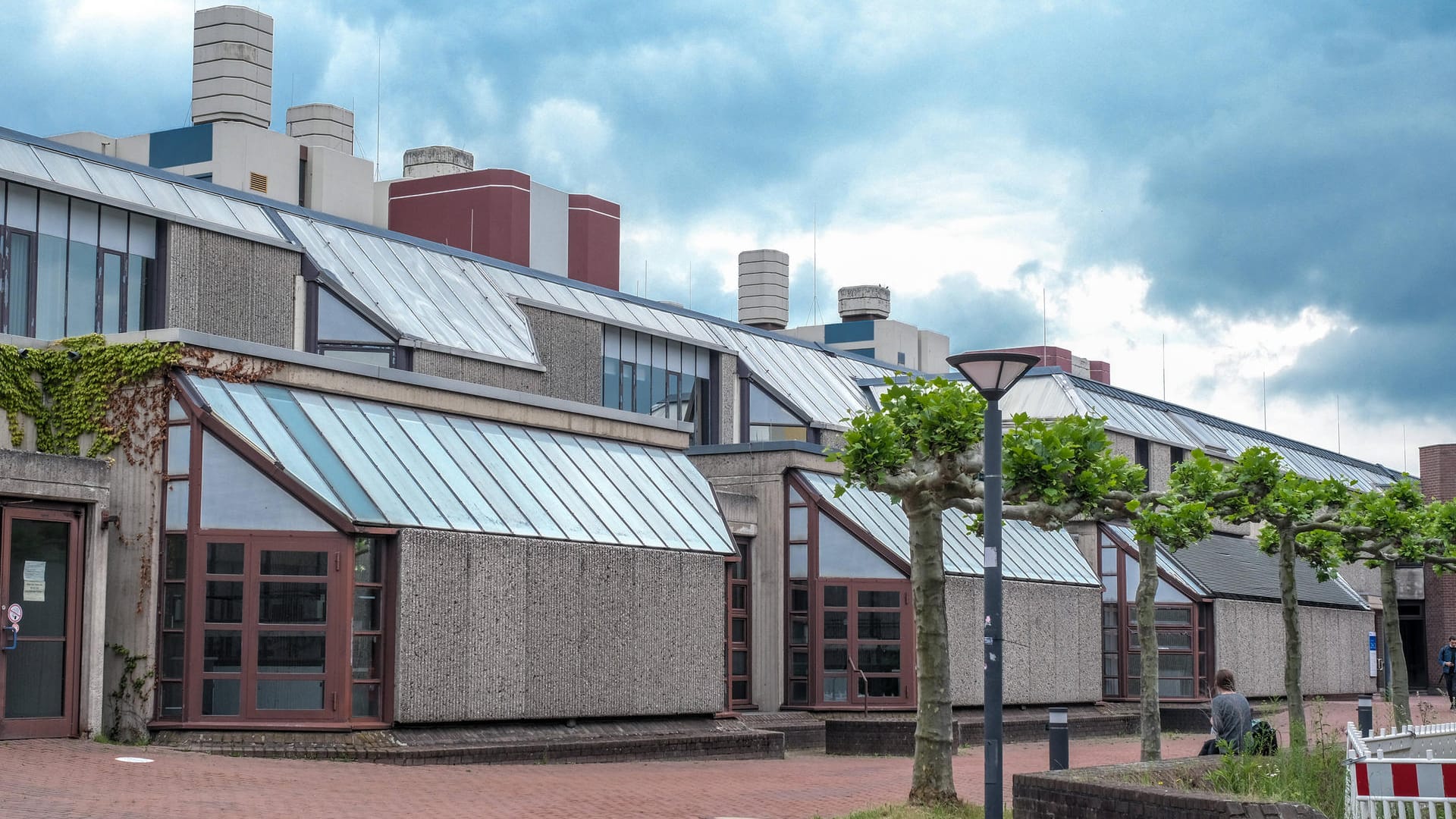 Campus der Heinrich-Heine-Universität (Archivbild): Hier hat ein Student nun Hausverbot.