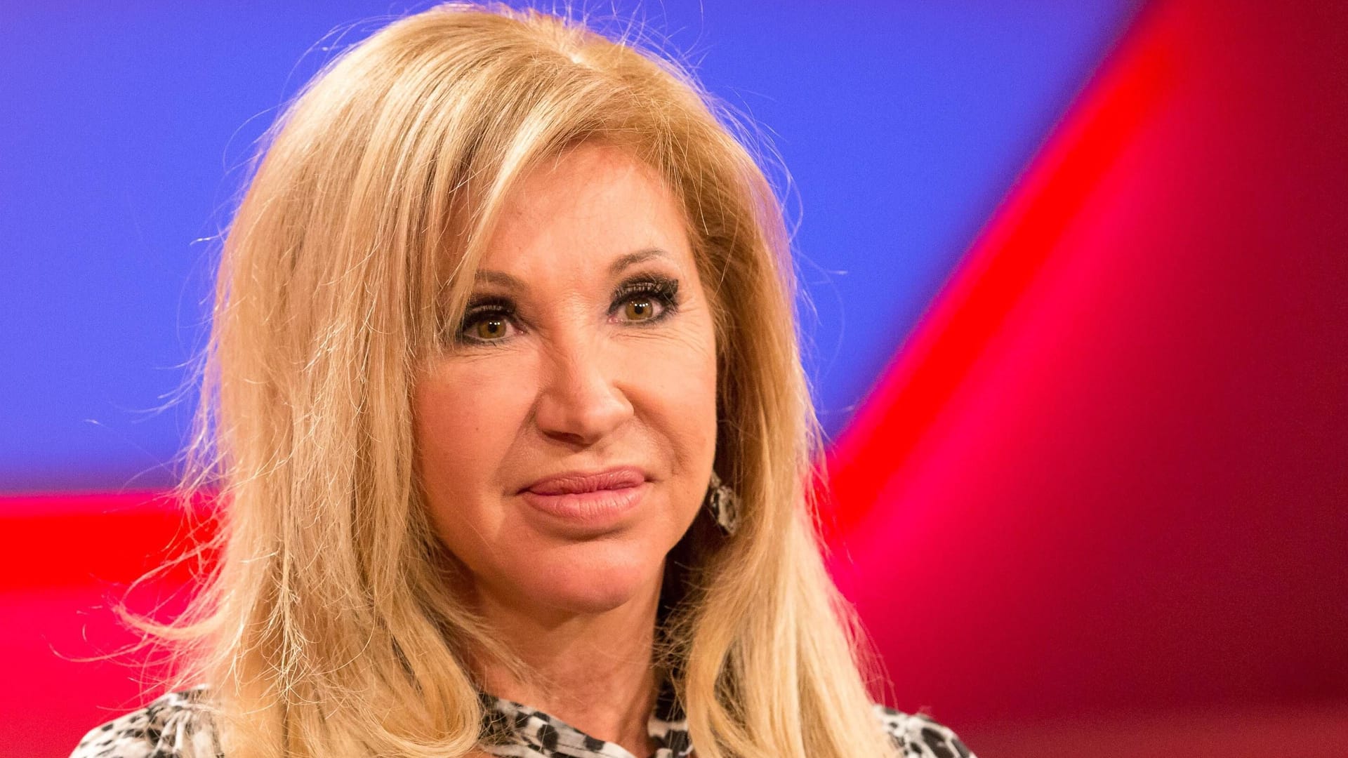 Carmen Geiss: Die Millionärin liegt im Krankenhaus. Carmen Geiss: Die Millionärin liegt im Krankenhaus.