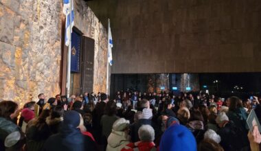 Dankbarkeit und Trauer beim Gedenkakt vor Münchner Synagoge