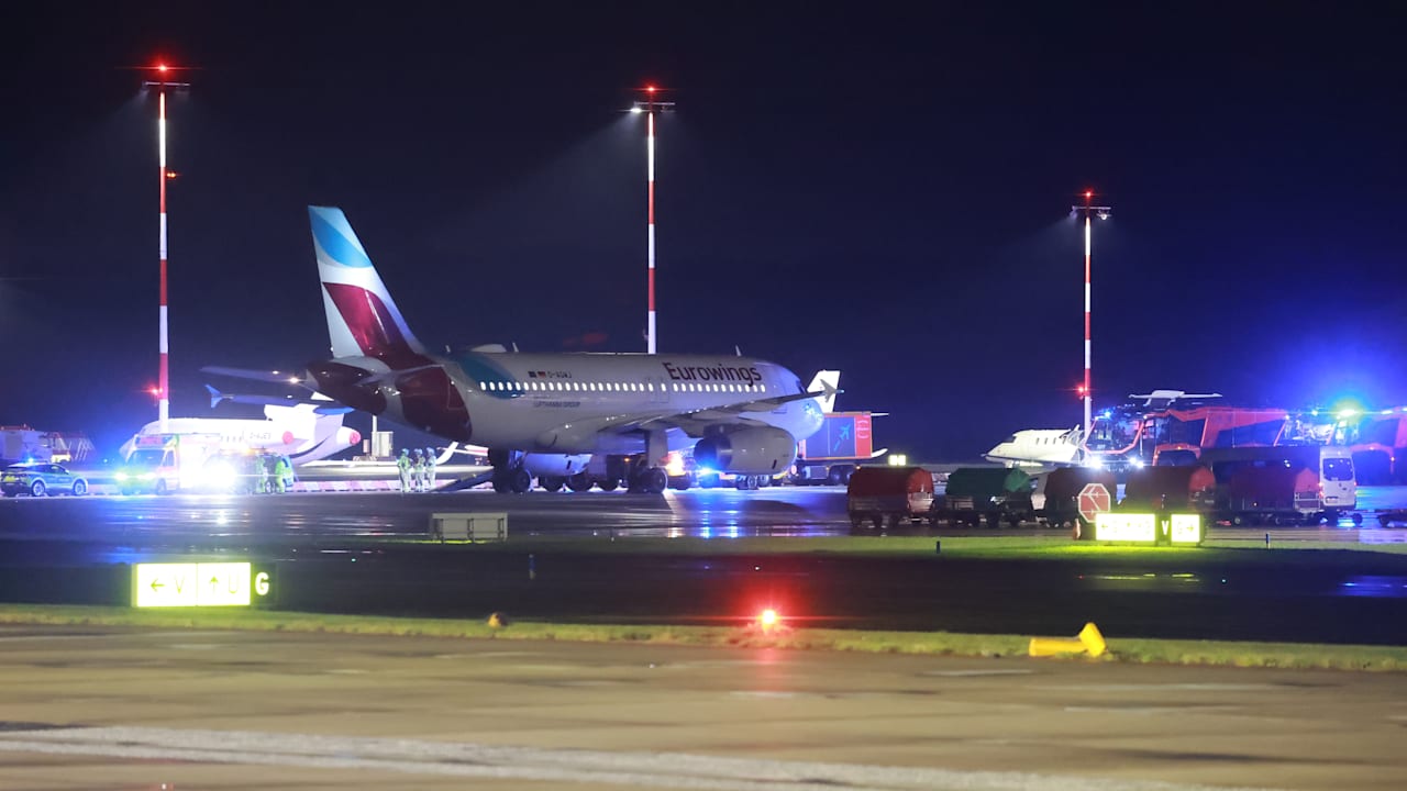 Hamburg: Eurowings-Flieger landet außerplanmäßig wegen Brandgeruch | Regional