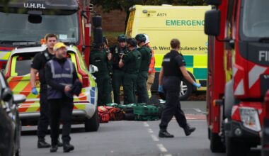 Auto fährt in Gruppe: Zwei Tote bei Angriff vor Synagoge in Manchester
