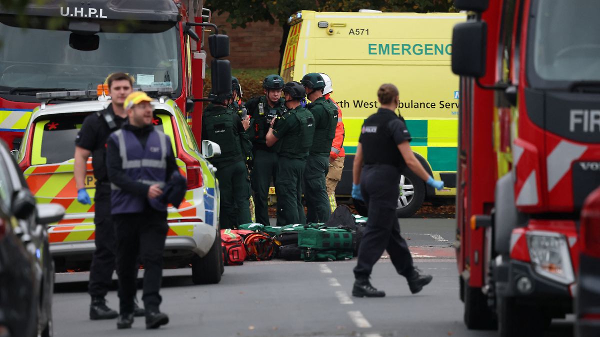 Auto fährt in Gruppe: Zwei Tote bei Angriff vor Synagoge in Manchester