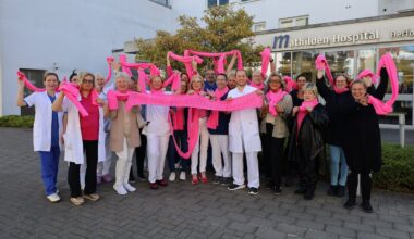 Mathilden Hospital Herford: Pinke Schals für Brustkrebs-Vorsorge