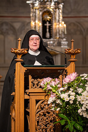 Schwester Ancilla Röttger, Äbtissin der Klarissen am Dom, sprach bei der ökumenischen Friedensvesper am Tag des Westfälischen Friedens.