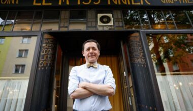 Köln | Handys vom Tisch! - So verhält man sich im Restaurant