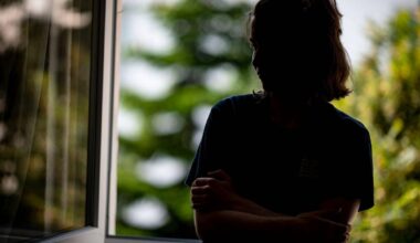 Paris | OECD-Studie warnt: Einsamkeit unter Jungen und Alten wächst