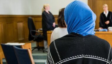 Weiteres OLG verbietet Schöffin das Kopftuchtragen