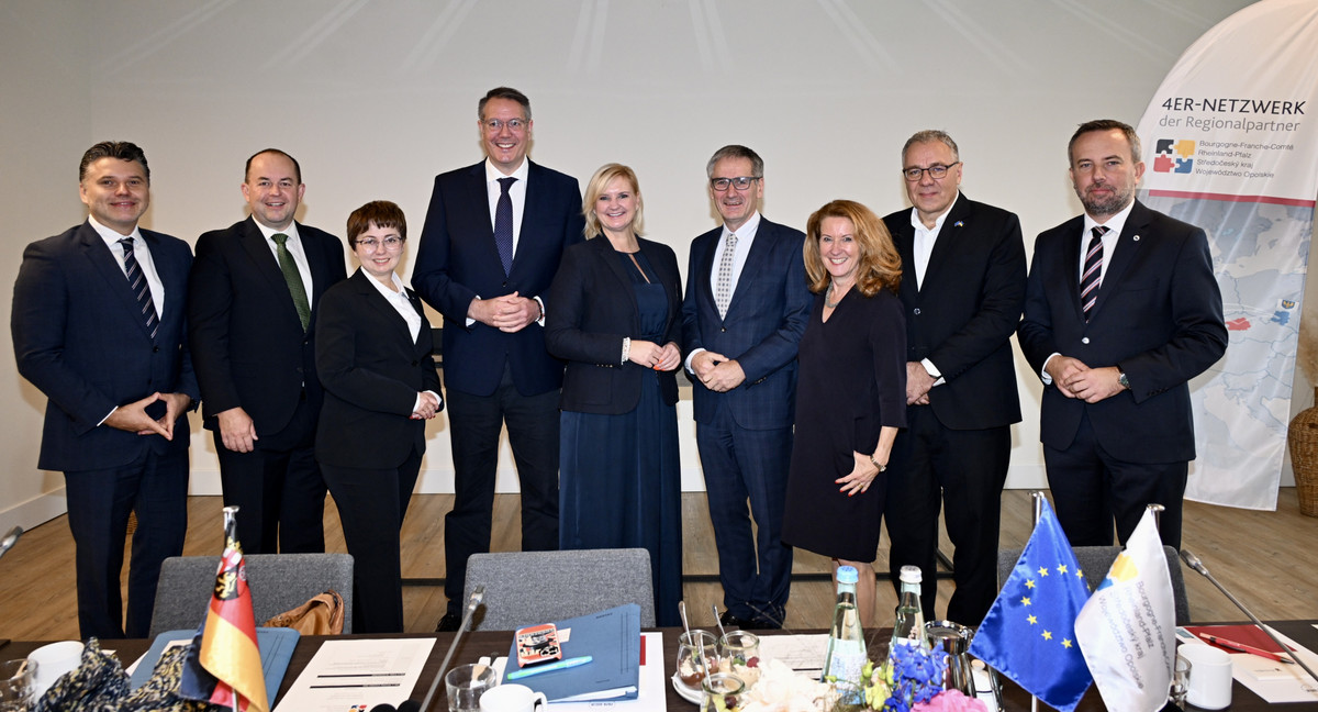 Interregionale Partnerschaft im 4er-Netzwerk ist Vorreiter für ein sicheres und widerstandsfähiges Europa . Internetportal des Landes Rheinland-Pfalz