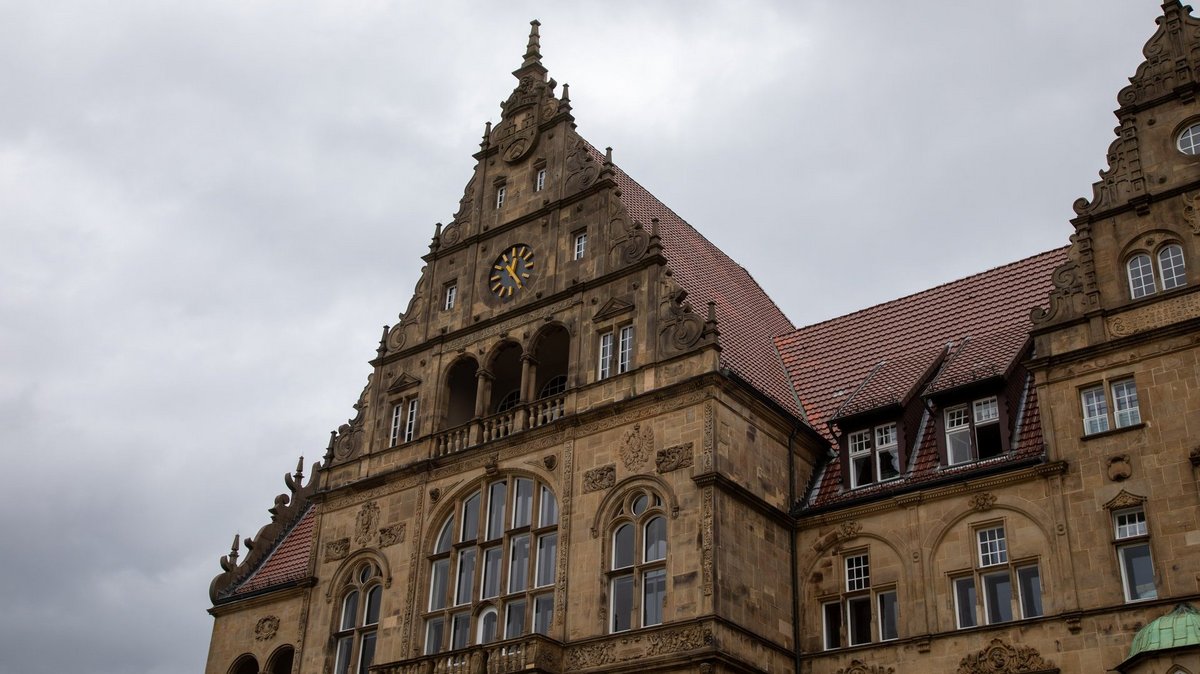 Im Bielefelder Rathaus: Bundesverdienstkreuz für Andreas Zick und Ursula Raphael