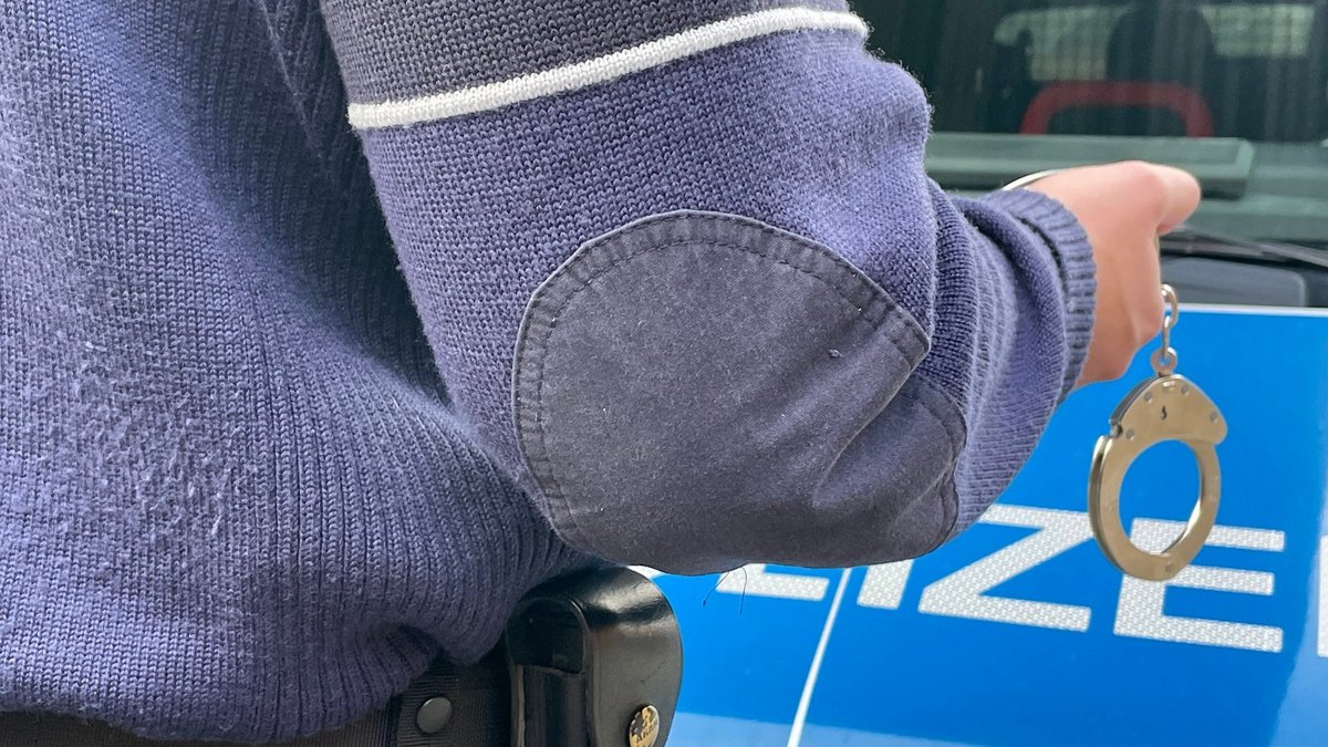 Bielefeld: Herforder bedroht Gruppe mit Beil